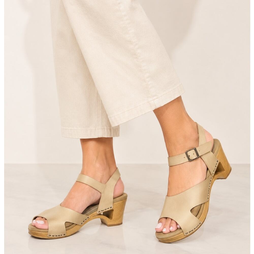 Dansko Cream Leather Strappy Wedge Sandals Womens 41 Comfort Shoes Heels